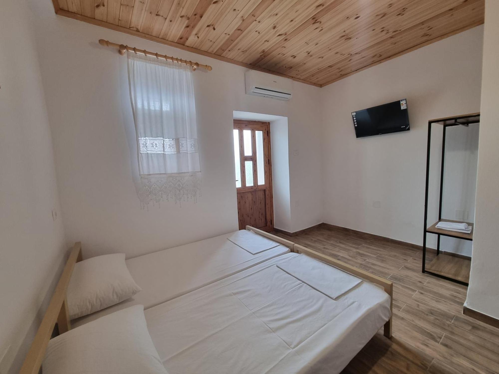 Tony'S Terrace Bed & Breakfast Gjirokaster Exterior photo