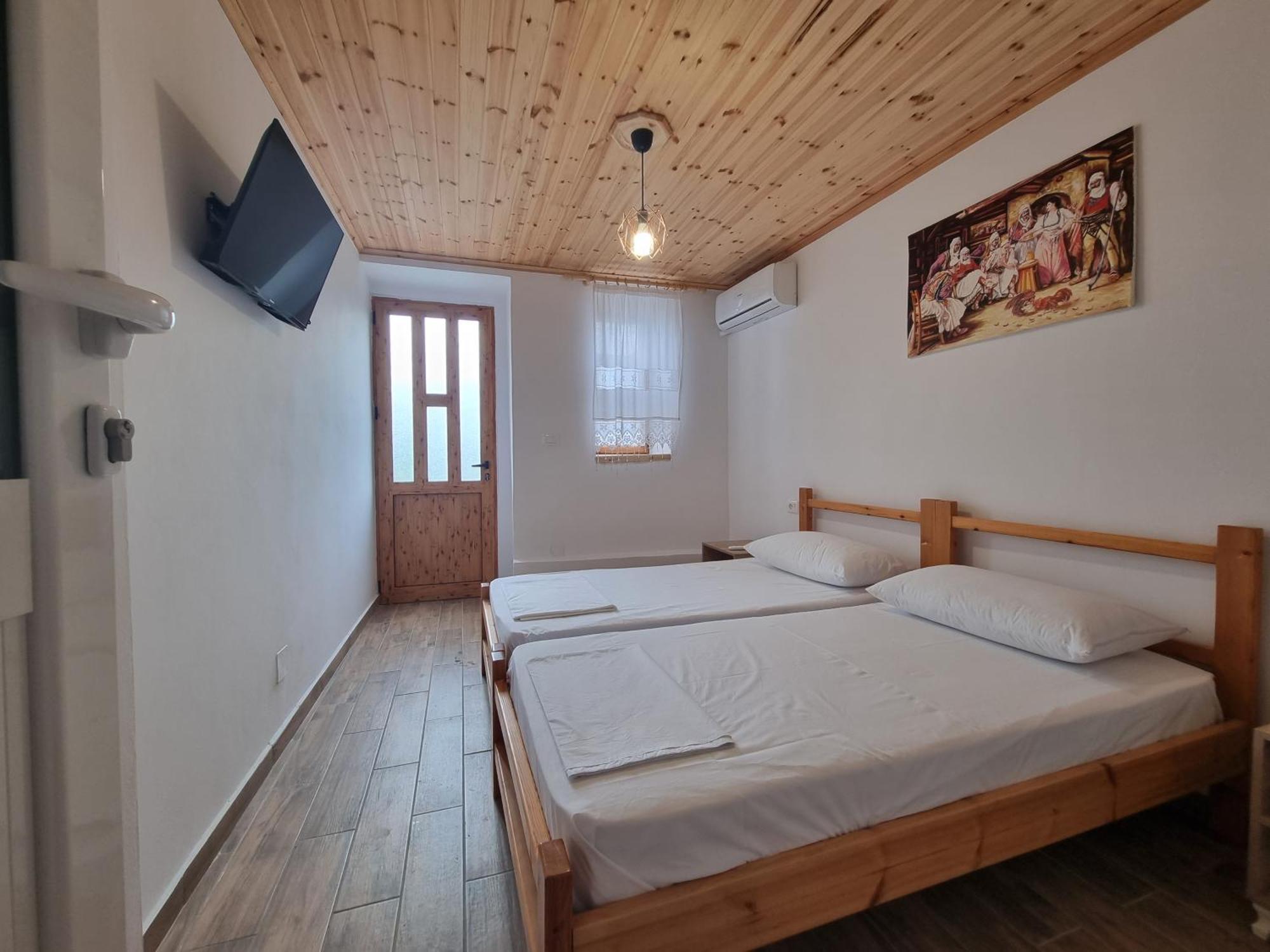 Tony'S Terrace Bed & Breakfast Gjirokaster Exterior photo