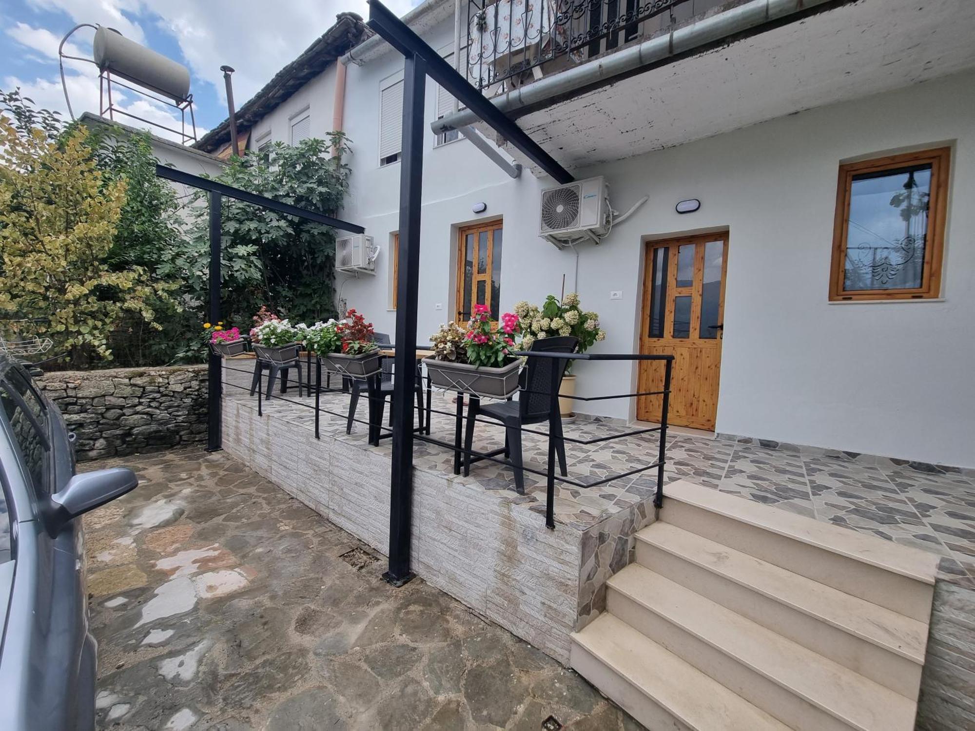 Tony'S Terrace Bed & Breakfast Gjirokaster Exterior photo